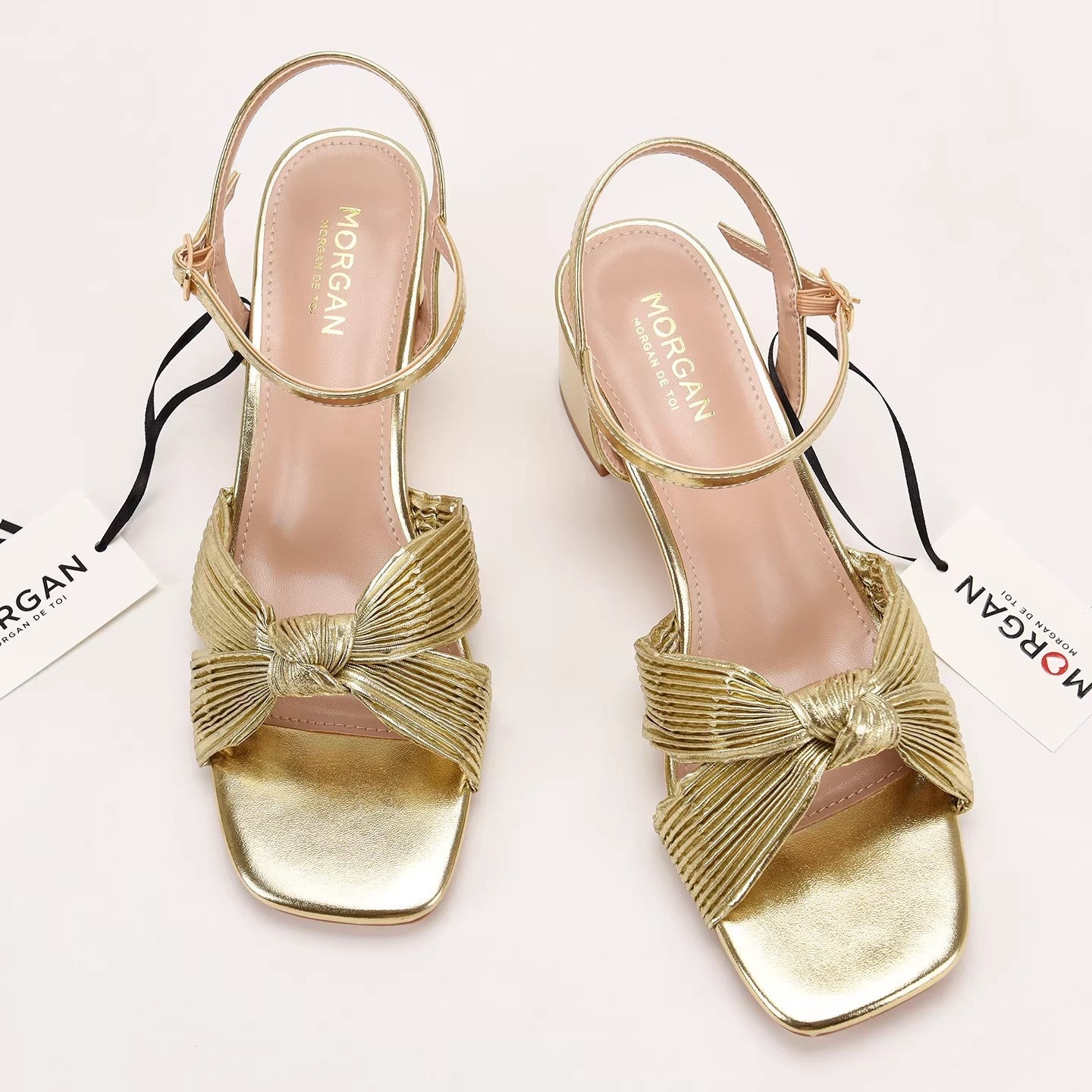 Sandales dorées à nœud – Élégance lumineuse & féminité