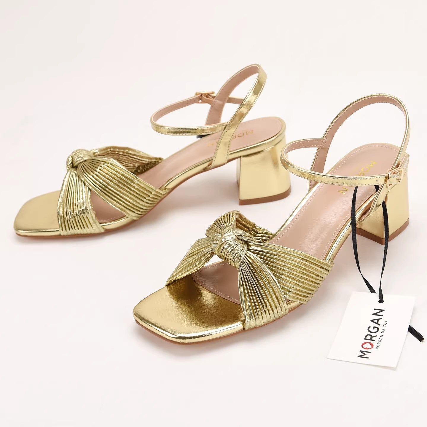 Sandales dorées à nœud – Élégance lumineuse & féminité