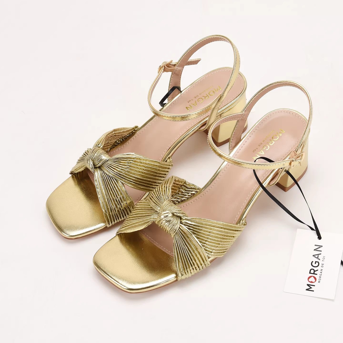 Sandales dorées à nœud – Élégance lumineuse & féminité